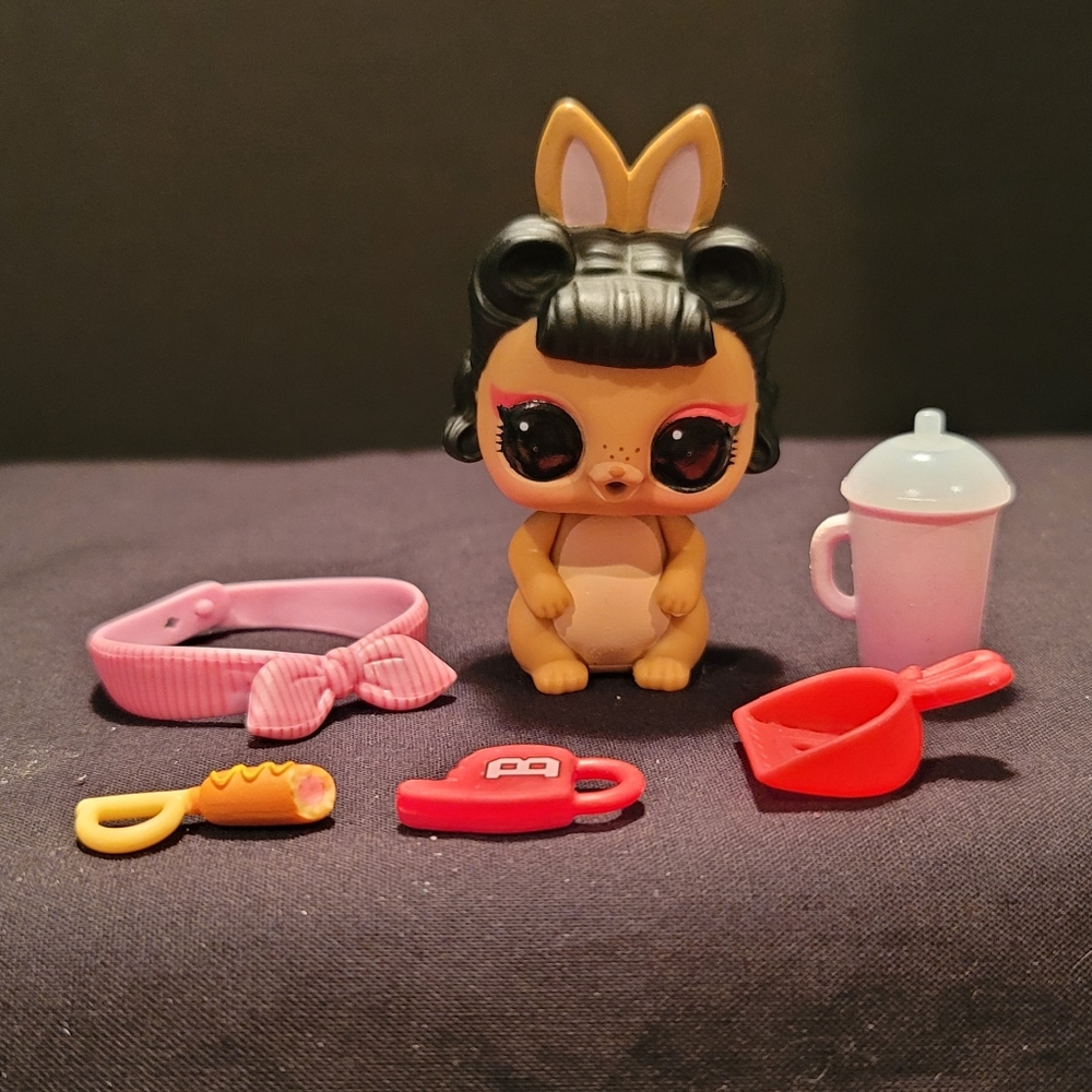 L.O.L. Surprise Pet Short Stop Hop Bunny